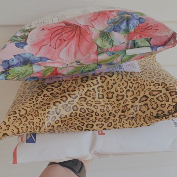 HEY YโALL ๐๐ผ meet your posher ๐ - Picture 8 of 16